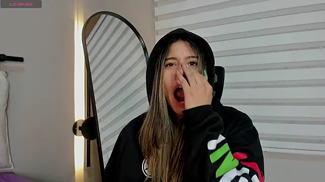 Rachell criss online show from December 2025 04:18:02 AM