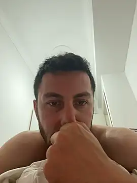 emredenizz07 online show from November 2025 01:44:02 PM