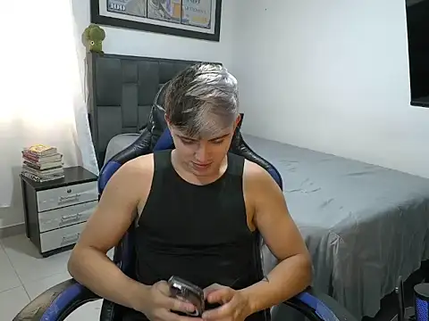 Snapshot of Justin_trevor1 chatting on April 2026 09:43:02 PM Justin trevor1 online show from April 2026 09:43:02 PM