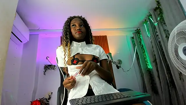 Snapshot of Evaa_18 chatting on October 2025 05:55:02 PM Evaa 18 online show from October 2025 05:55:02 PM