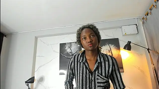 Snapshot of Evaa_18 chatting on November 2025 05:59:01 PM Evaa 18 online show from November 2025 05:59:01 PM