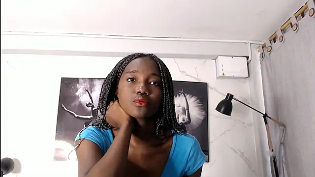 Snapshot of Evaa_18 chatting on November 2025 05:46:01 PM Evaa 18 online show from November 2025 05:46:01 PM