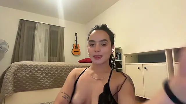 Snapshot of Maia_Park chatting on April 2026 10:03:01 PM Maia Park online show from April 2026 10:03:01 PM