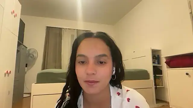 Snapshot of Maia_Park chatting on May 2026 10:14:02 PM Maia Park online show from May 2026 10:14:02 PM