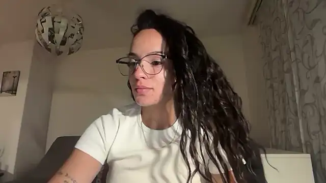 Snapshot of Maia_Park chatting on May 2026 09:31:01 PM Maia Park online show from May 2026 09:31:01 PM