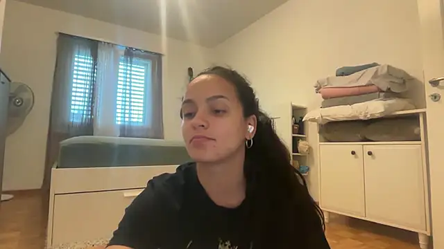 Snapshot of Maia_Park chatting on May 2026 03:50:01 PM Maia Park online show from May 2026 03:50:01 PM