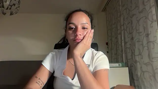 Snapshot of Maia_Park chatting on May 2026 11:25:02 PM Maia Park online show from May 2026 11:25:02 PM