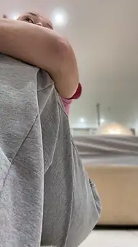 ZoeyNeal online show from April 2026 02:09:01 PM