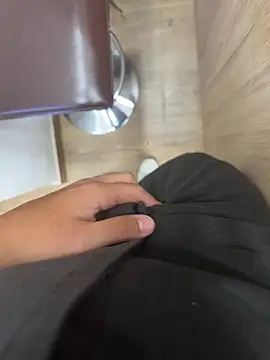 Snapshot of Mrdim26 chatting on October 2025 02:03:02 PM Mrdim26 online show from October 2025 02:03:02 PM