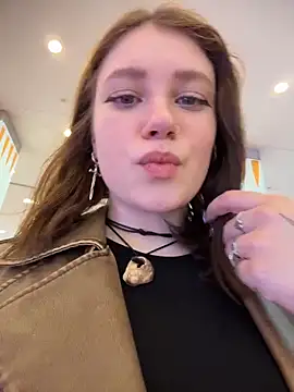 lucy-joy online show from April 2026 08:17:01 AM