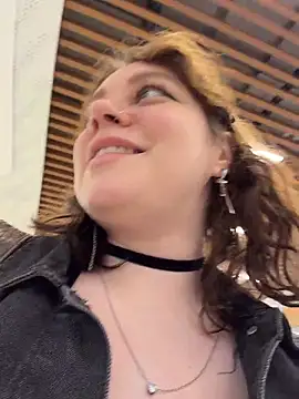 Snapshot of lucy-joy chatting on May 2026 10:33:01 AM lucy-joy online show from May 2026 10:33:01 AM