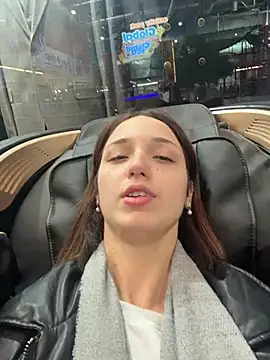 DollyTall online show from October 2025 08:48:02 AM