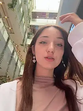 DollyTall online show from April 2026 06:18:02 AM