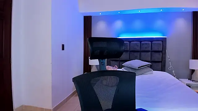 AidaJones online show from October 2025 12:03:02 PM