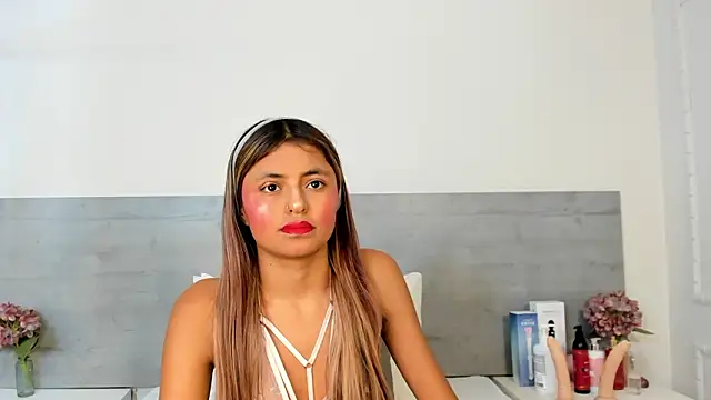 sunnyWhitee online show from February 2026 07:12:01 PM