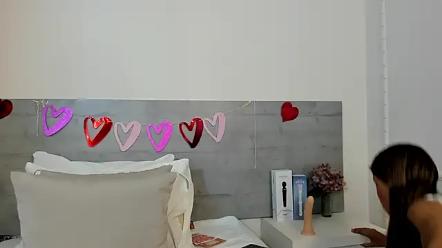 sunnyWhitee online show from February 2026 07:09:02 PM