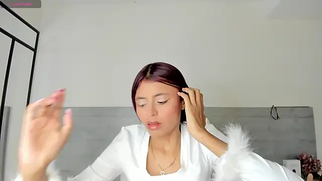 sunnyWhitee online show from July 2026 11:24:01 AM