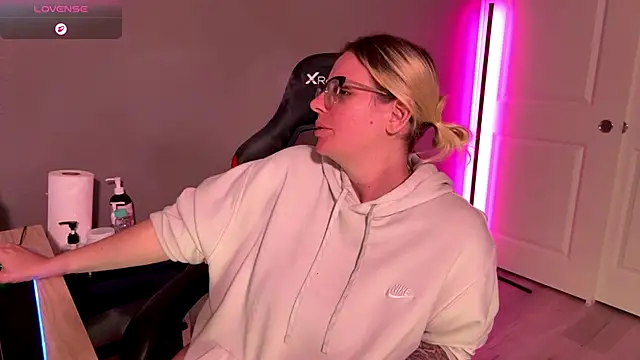 Charlies world online show from November 2025 09:13:02 PM