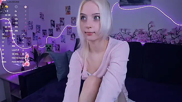 Megan--chan online show from November 2025 07:24:01 PM