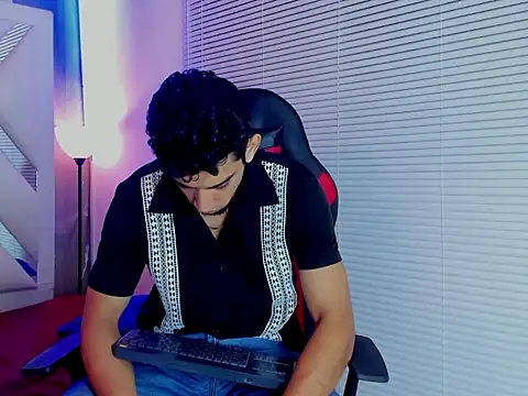 Snapshot of prince_arthur77 chatting on June 2026 01:37:01 PM prince arthur77 online show from June 2026 01:37:01 PM