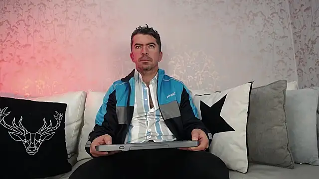 JuanKFit 45 online show from November 2025 01:43:01 PM