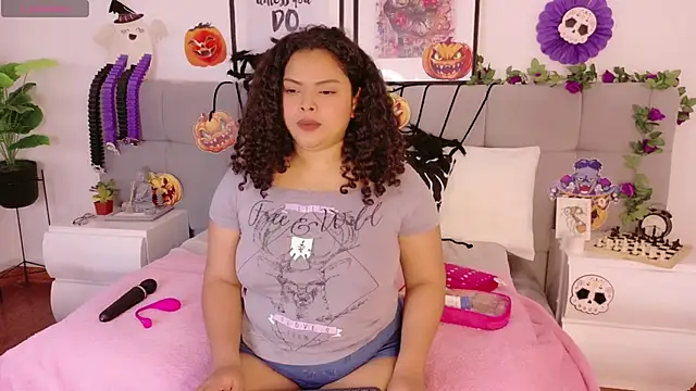 Alanaa Gomez online show from October 2025 12:03:01 PM