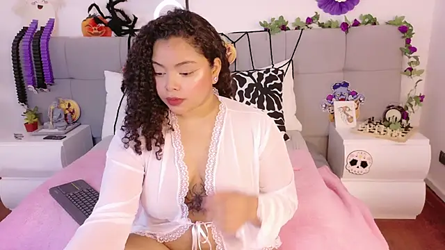 Alanaa Gomez online show from October 2025 03:00:02 PM