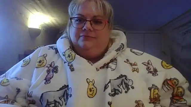 Kinkyhousewife83 online show from November 2025 12:05:02 PM