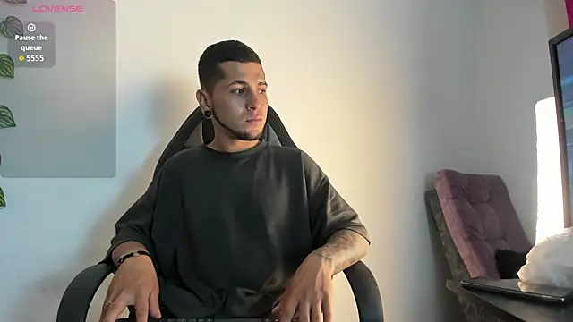 Snapshot of raven_smith_ chatting on February 2026 05:16:02 AM raven smith online show from February 2026 05:16:02 AM