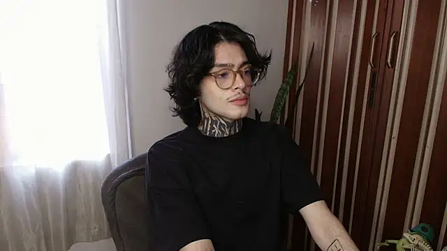 Snapshot of Mihail_leroy chatting on June 2026 10:25:01 PM Mihail leroy online show from June 2026 10:25:01 PM
