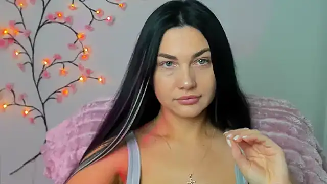 Lune Moon online show from December 2025 06:30:02 AM