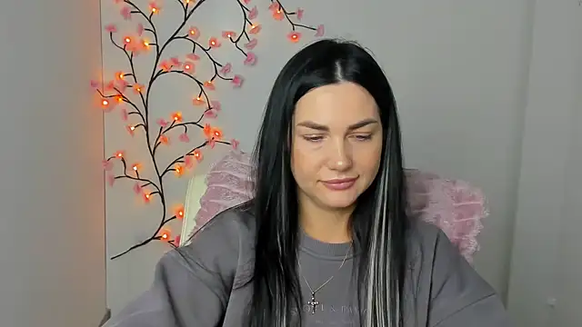 Lune Moon online show from April 2026 05:45:02 AM