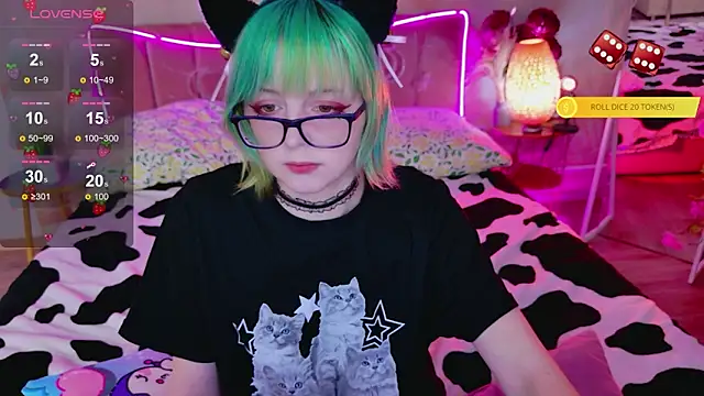 CoralineYoung online show from April 2026 07:11:01 AM