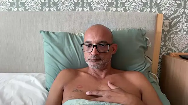 Snapshot of halfcastlad chatting on September 2025 09:20:01 AM halfcastlad online show from September 2025 09:20:01 AM