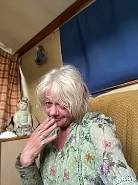 ladyboatlady online show from April 2026 05:59:01 PM