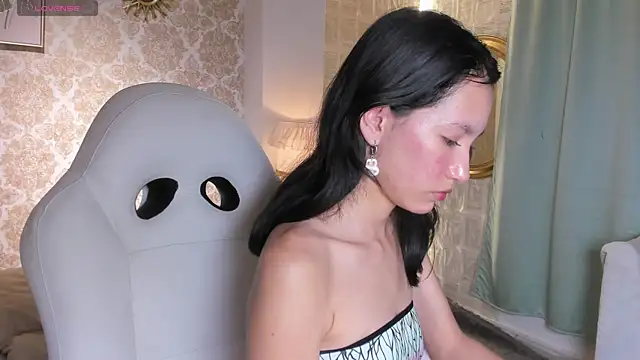 LilyThea online show from November 2025 10:04:02 PM