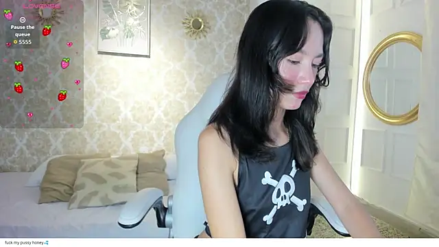 Snapshot of LilyThea chatting on May 2026 09:02:02 PM LilyThea online show from May 2026 09:02:02 PM