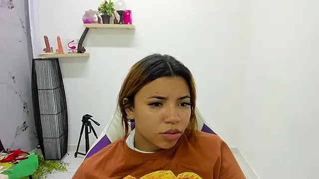 scarlett enjoy1 online show from November 2025 01:35:02 PM