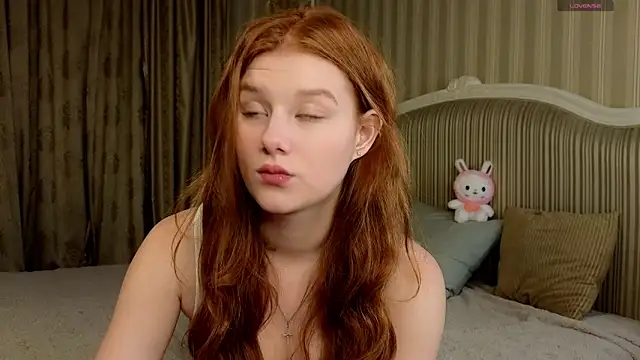 Juuulia  online show from October 2025 02:40:01 PM