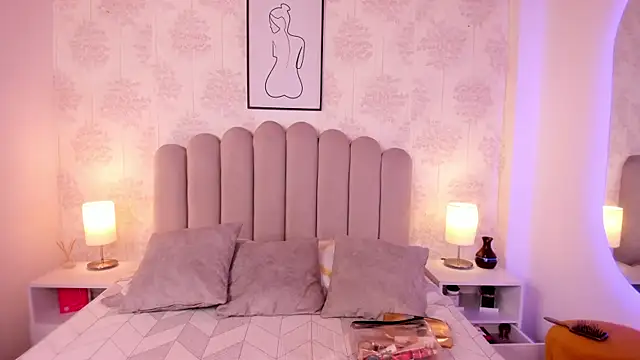 ShaynaHosk online show from September 2025 07:37:02 PM