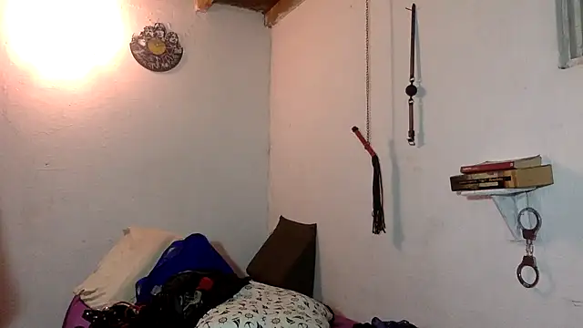 indomitaFox online show from April 2026 03:48:01 AM