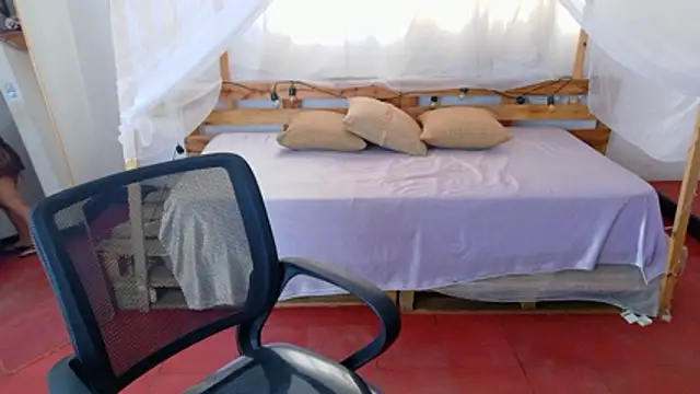 loreaniss online show from February 2026 07:34:02 PM