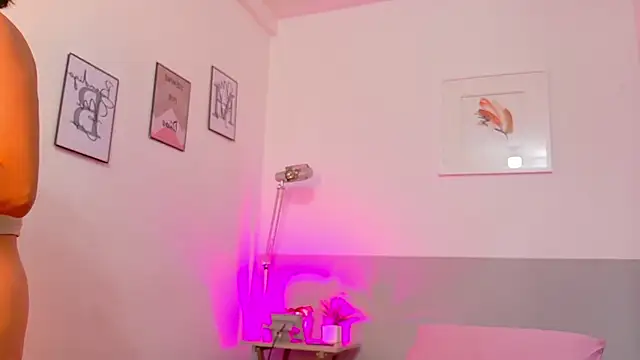 cutepetitee online show from November 2025 07:58:01 PM