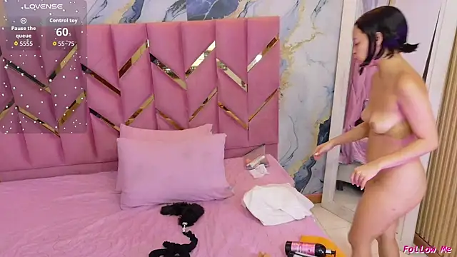 cutepetitee online show from July 2026 12:40:01 PM