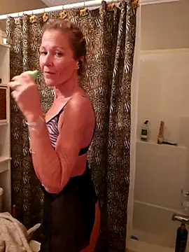 Snapshot of PhynneNicole chatting on November 2025 05:35:02 PM PhynneNicole online show from November 2025 05:35:02 PM