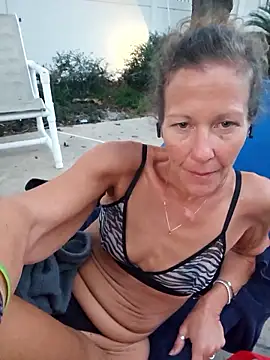 Snapshot of PhynneNicole chatting on November 2025 10:33:02 PM PhynneNicole online show from November 2025 10:33:02 PM