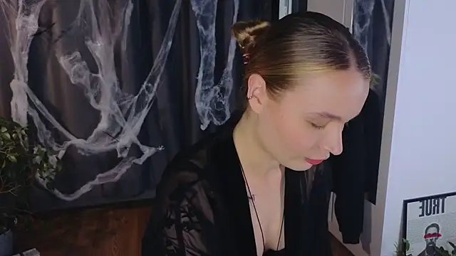 lisa schiele online show from October 2025 08:42:01 PM