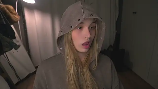 lisa schiele online show from April 2026 08:20:01 PM