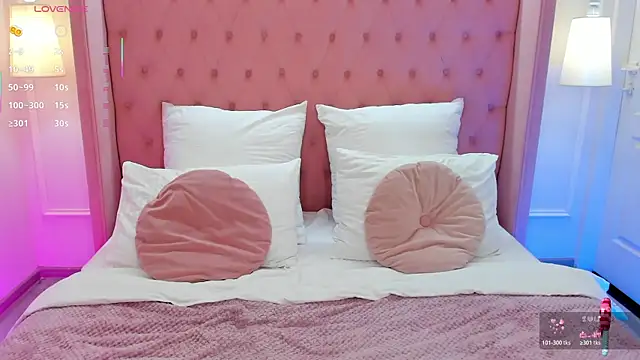 ElzaJons online show from April 2026 12:22:02 PM