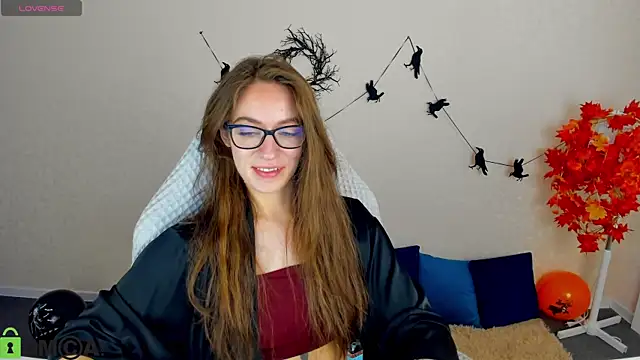 Agnes Wells online show from November 2025 09:21:02 AM